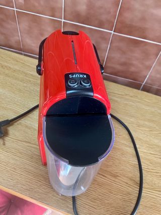 Cafetera Nespresso Krups roja