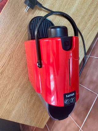 Cafetera Nespresso Krups roja