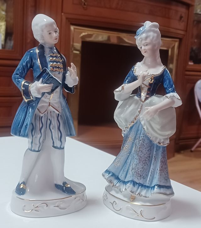 Pareja de porcelana de época.