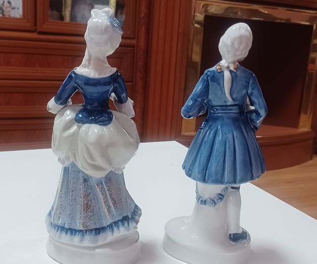 Pareja de porcelana de época.