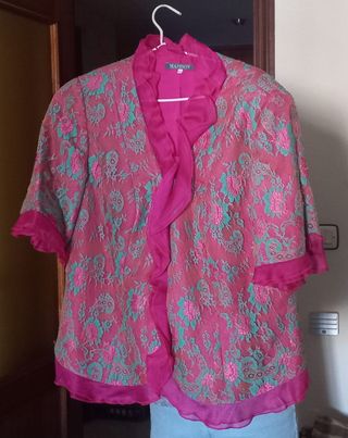 Traje de fiesta y tocado