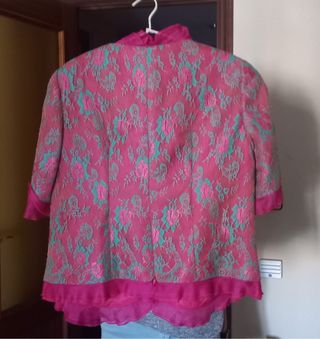 Traje de fiesta y tocado