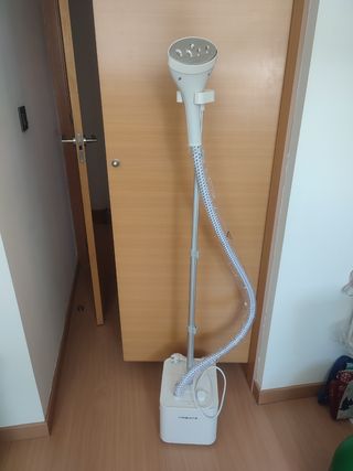 Plancha de vapor vertical con base