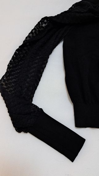 Jersey negro cuello alto