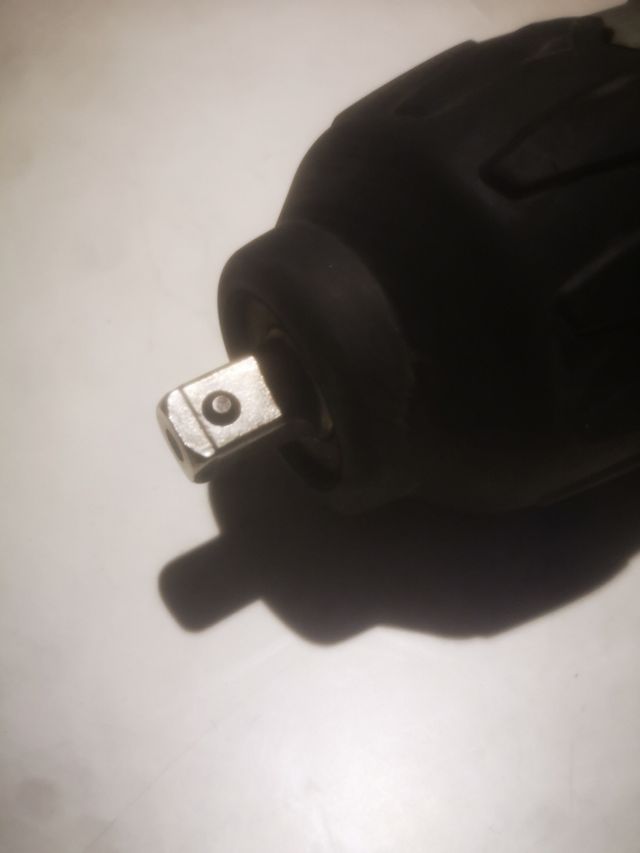 Atornillador d'impacte HITACHI