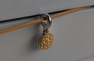 🥰Charm colgante doble margaritas.