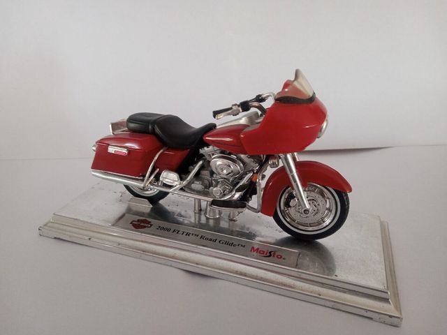 Moto Maisto Harley Davidson 2000 FLTR ROAD GLIDE 1