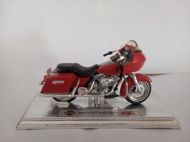 Moto Maisto Harley Davidson 2000 FLTR ROAD GLIDE 1