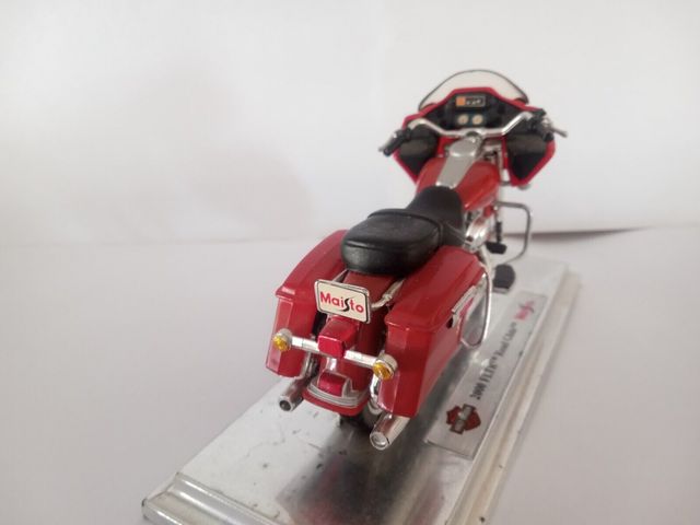 Moto Maisto Harley Davidson 2000 FLTR ROAD GLIDE 1