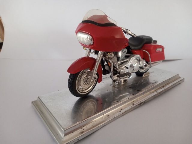 Moto Maisto Harley Davidson 2000 FLTR ROAD GLIDE 1