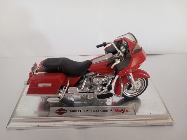 Moto Maisto Harley Davidson 2000 FLTR ROAD GLIDE 1