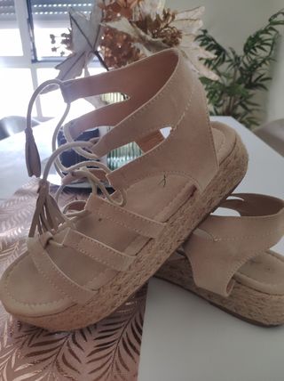 Sandalias cuñas tiras