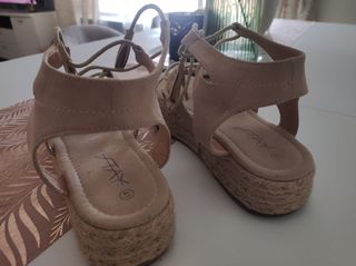 Sandalias cuñas tiras