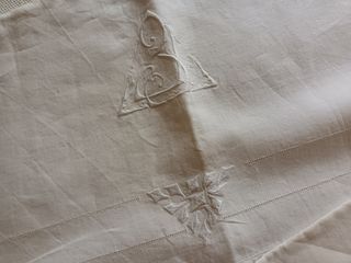 Sábanas antiguas de lino puro y bordadas