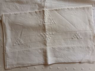 Sábanas antiguas de lino puro y bordadas