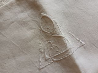 Sábanas antiguas de lino puro y bordadas