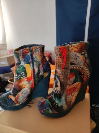 Botines con plataforma marca Desigual