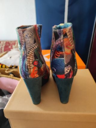 Botines con plataforma marca Desigual