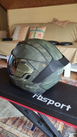 Casco Icon Airflite BATTLESCAR 2