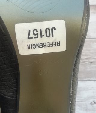 Zapatos de salón, tacón alto. Talla 37.