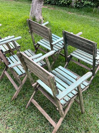 Seis sillas de madera de acacia