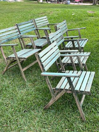 Seis sillas de madera de acacia