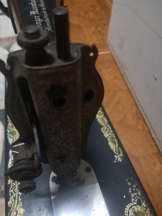 Máquina de coser la cabeza