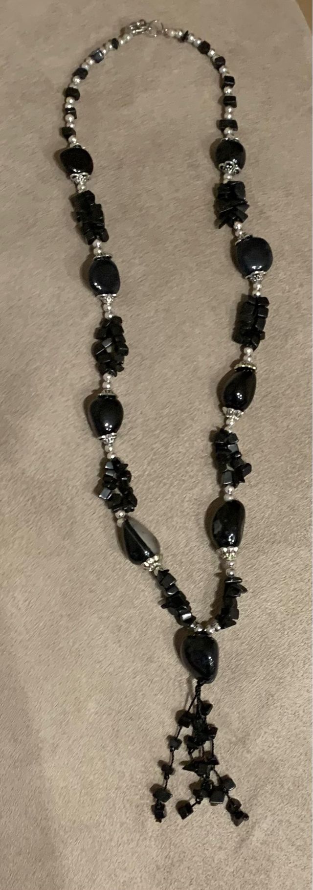 collana di perle nere