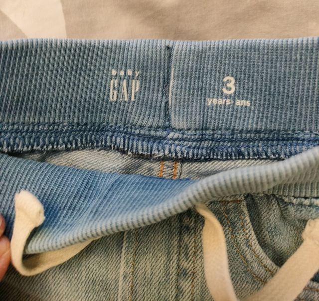 Pantalón vaquero con rotos Gap