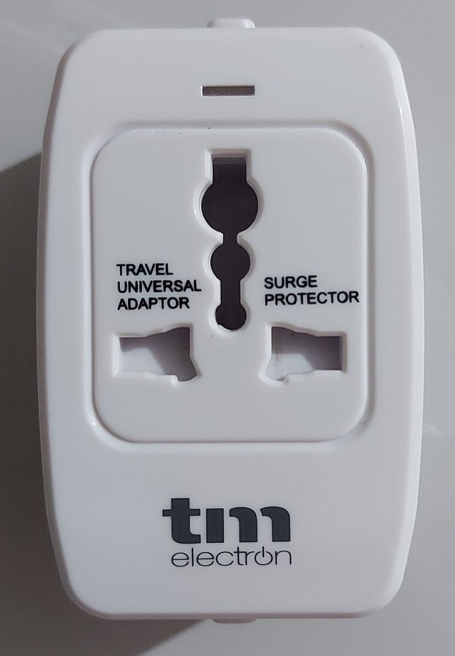 Adaptador enchufes universal de viaje