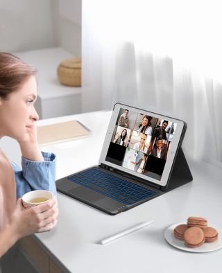 ★ Funda + Teclado, iPad 10.2"- Air / Pro 10.5"