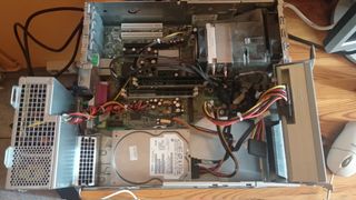 ORDENADOR SOBREMESA + PANTALLA + TECLADO.,