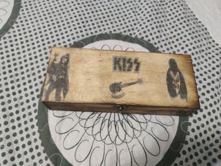 Solo una unidad exclusiva Caja banda rock kiss