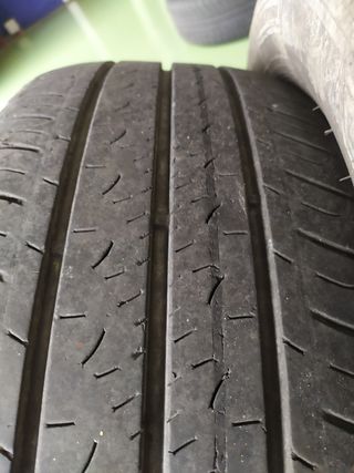 Neumáticos 215/65 R16