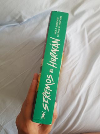 Libro firmado Seremos el Huracán