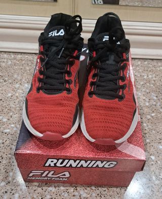Deportivos FILA talla 40 leer