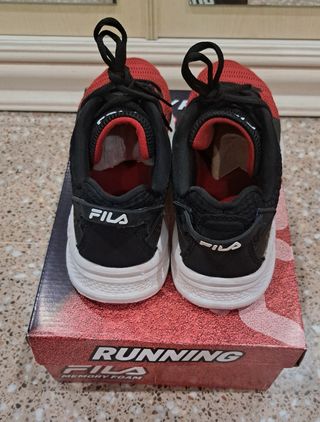 Deportivos FILA talla 40 leer