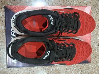 Deportivos FILA talla 40 leer