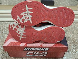 Deportivos FILA talla 40 leer