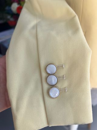 blazer amarilla Zara