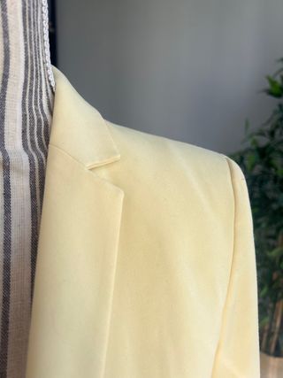 blazer amarilla Zara