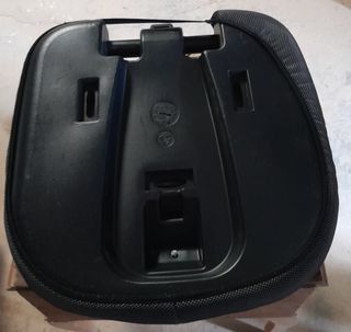 Asiento alzador infantil con respaldo.