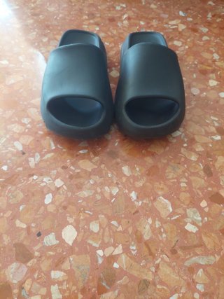 Yezzy slides negras