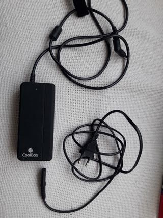 Cargador de ordenador portátil.