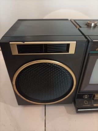 Radio cassette con televisión.
