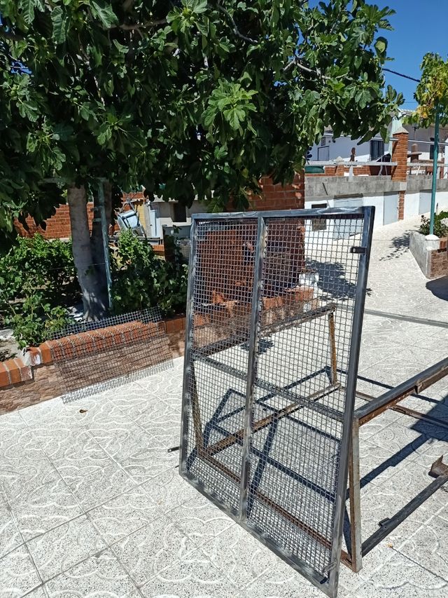 CHIUSURE PER FINESTRE IN PVC E ALLUMINIO