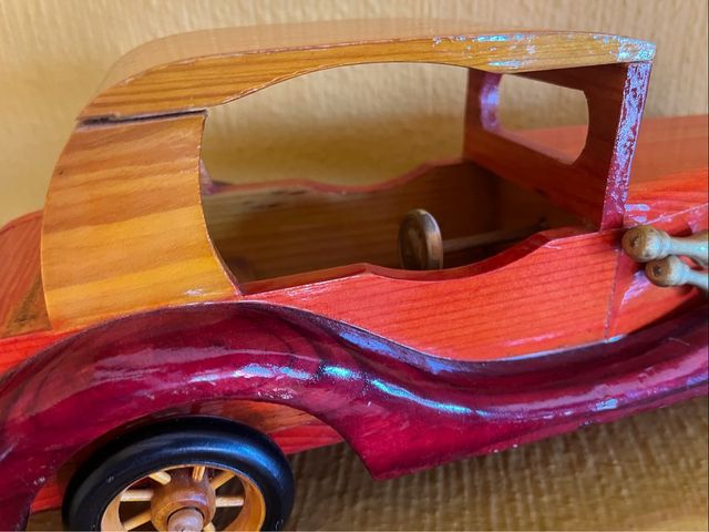 Coche de madera vintage