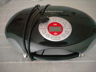 Radio y Reproductor de CD Grundig