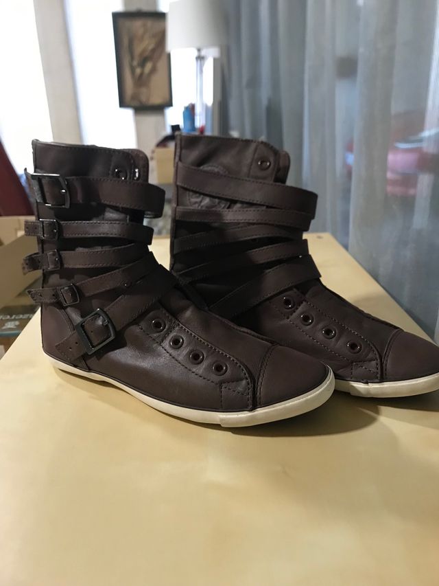 Zapatillas o botas Converse / 38