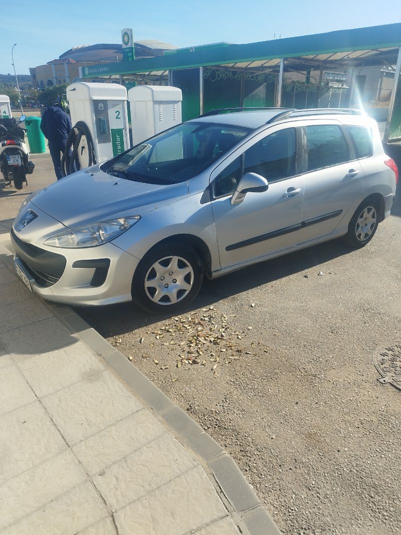 Peugeot 308 - foto 1